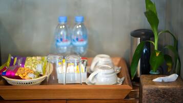 Room, 1 Bedroom, Smoking, Balcony | Food and drink