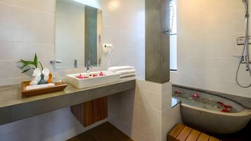 Chambre, 1 chambre, fumeurs, balcon | Salle de bain