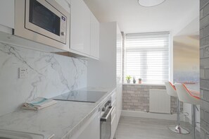 Apartment, 2 Bedrooms, Garden View | Private kitchen