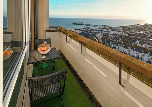 Departamento, 2 habitaciones, vista al jardín | Restaurante al aire libre