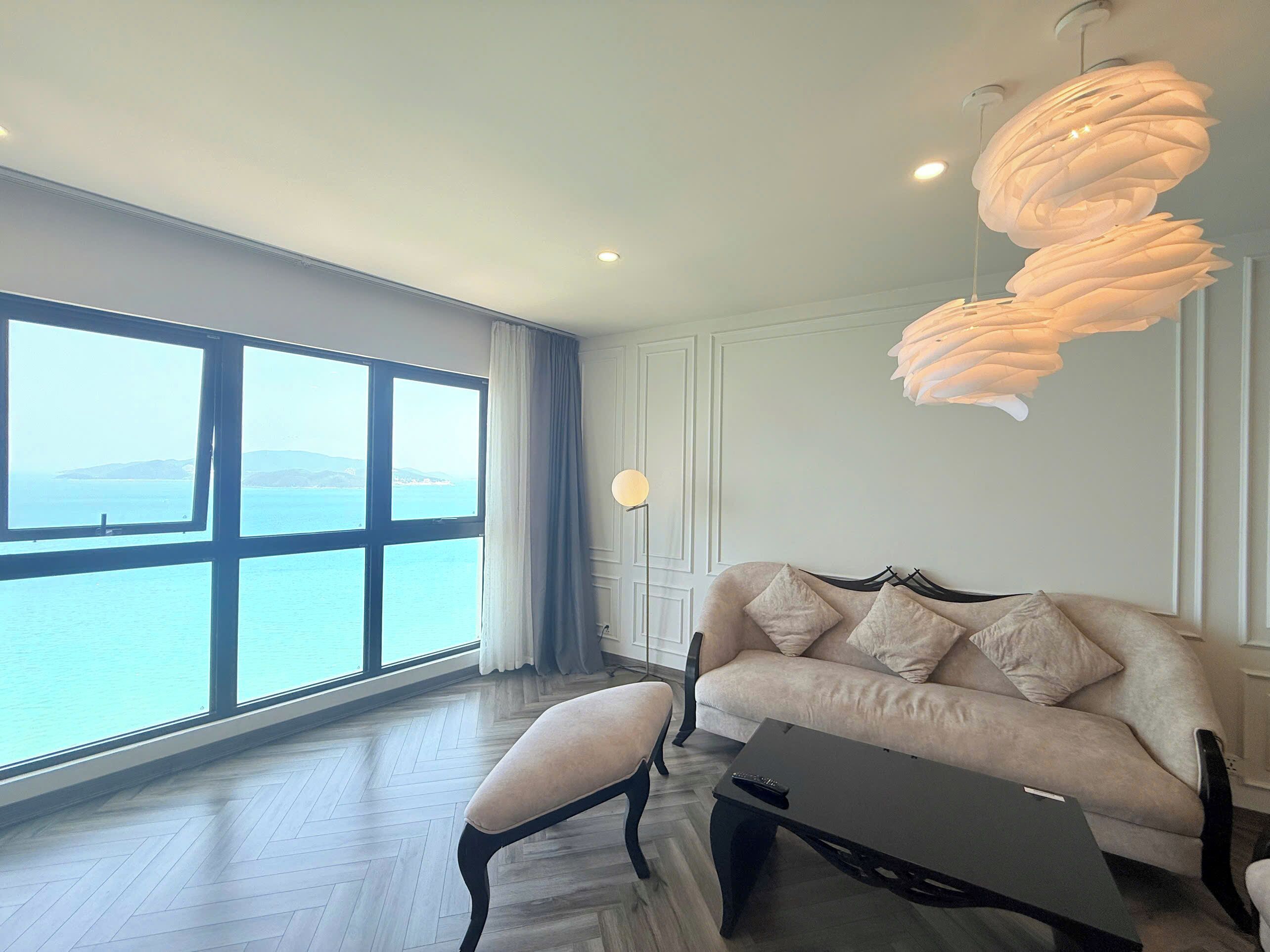 Exclusive-huoneisto, 3 makuuhuonetta, parveke, rantanäköala | Näkymä huoneesta
