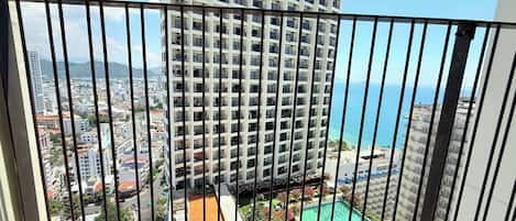 Apartamento familiar, 2 habitaciones, balcón, vistas al mar | Vistas del balcón