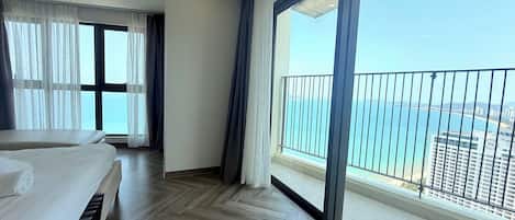 Departamento exclusivo, 3 habitaciones, balcón, vista a la playa | Vista del balcón