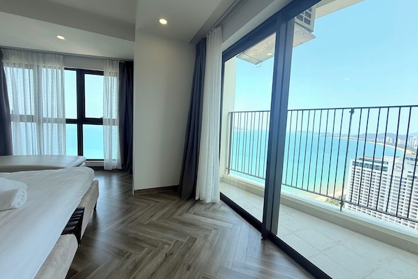 Exclusive Apartment, 3 Bedrooms, Balcony, Beach View | Balcony view