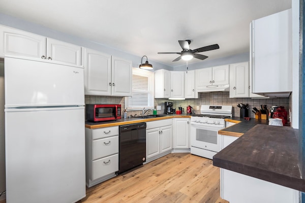 Microondas, horno, placa de cocina, lavavajillas