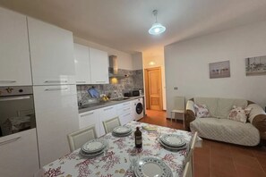 Dining room - Bright Flat Near the Beaches of Lu Bagnu (Castelsardo)