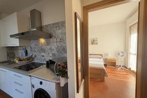 Apartment, 2 Schlafzimmer, Balkon, Stadtblick | Wäschereiservice