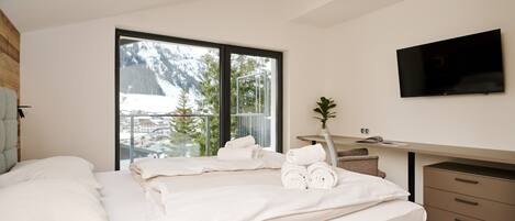 Apartment | 3 bedrooms, individually furnished, bed sheets