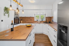 Fridge, microwave, oven, dishwasher