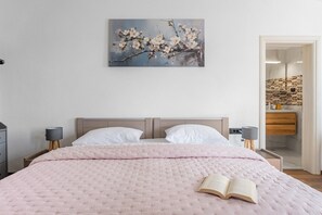 4 habitaciones, tabla de planchar con plancha, wifi y ropa de cama