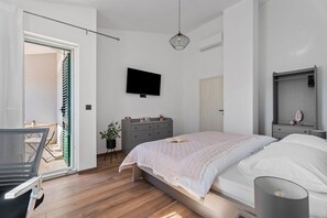 4 habitaciones, tabla de planchar con plancha, wifi y ropa de cama 