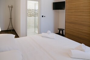 4 habitaciones, tabla de planchar con plancha, wifi y ropa de cama