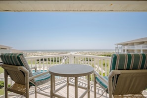Property grounds - Oceanview Bliss: Walk to Everything from this Cheerful Beachfront Condo (Oak Island)
