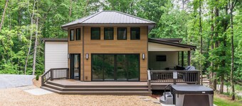 New Listing! The Porter Retreat - 35 Acres, Hot Tub, Fire Pit