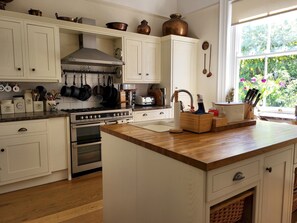 Kjøleskap, mikrobølgeovn og oppvaskmaskin