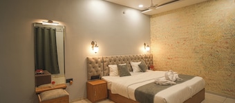 Bhopal Inn by Ten On Ten Stays