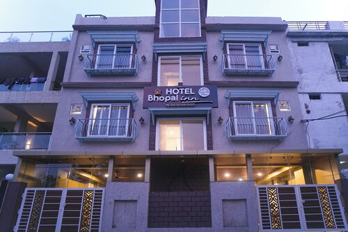 Bhopal Inn by Ten On Ten Stays