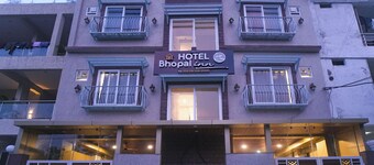 Bhopal Inn by Ten On Ten Stays
