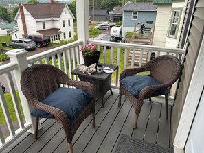 Property grounds - Newly remodeled cozy 3BR/1BA home on a hill, minutes from town. (Hancock)