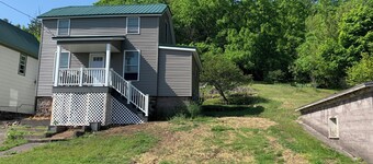 Newly remodeled cozy 3BR/1BA home on a hill, minutes from town.