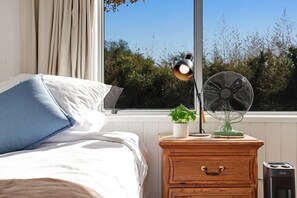 4 bedrooms, desk, iron/ironing board, WiFi