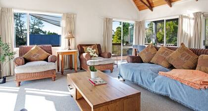 Torbay Sun Drenched Villa near Local Beaches