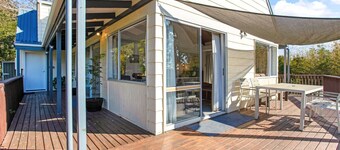 Torbay Sun Drenched Villa near Local Beaches