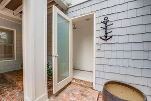 Property grounds - The Breakers 1 | 2BR Home Walk to Windansea Beach (San Diego)