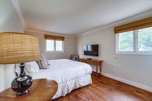 2 bedrooms, iron/ironing board, WiFi