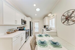 Refrigerador, microondas, parrilla de estufa y lavavajillas 