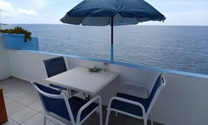 Outdoor dining - WAVE APARTMENTS (Ιεράπετρα)