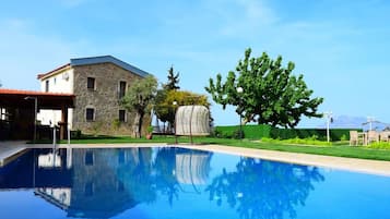 Seasonal outdoor pool, open 6:00 AM to 11:00 PM, pool umbrellas