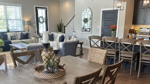 A spacious dining area with a large wooden table, surrounded by wooden chairs. - The Sand Trap 3 bed 3 bath new development walkable to Oakmont country club (Oakmont)