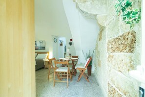 Appartement Confort, vue sur la cour intérieure | Salle à manger