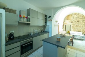 Full-sized fridge, oven, stovetop, espresso maker