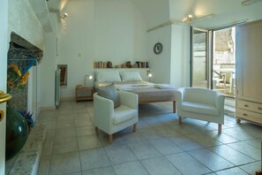 1 bedroom, Frette Italian sheets, premium bedding, down duvets