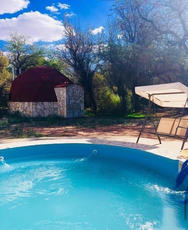 Piscine extérieure (ouverte en saison)