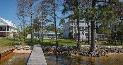 Bay House, Pier, Gulf Access Pet Friendly 3 Bedrooms & enclosed sunroom sleep 12