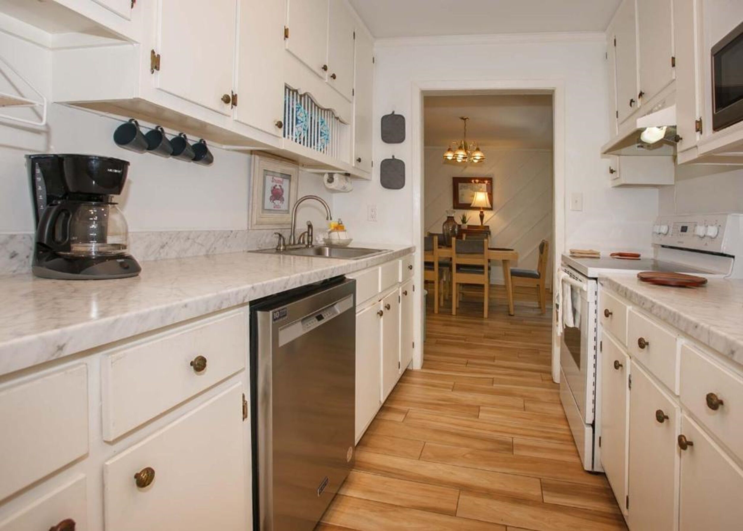 冰箱、微波炉、烤箱、炉灶