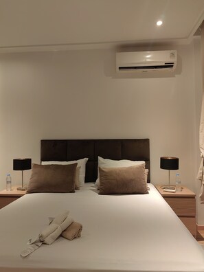 Iron/ironing board, free WiFi, bed sheets