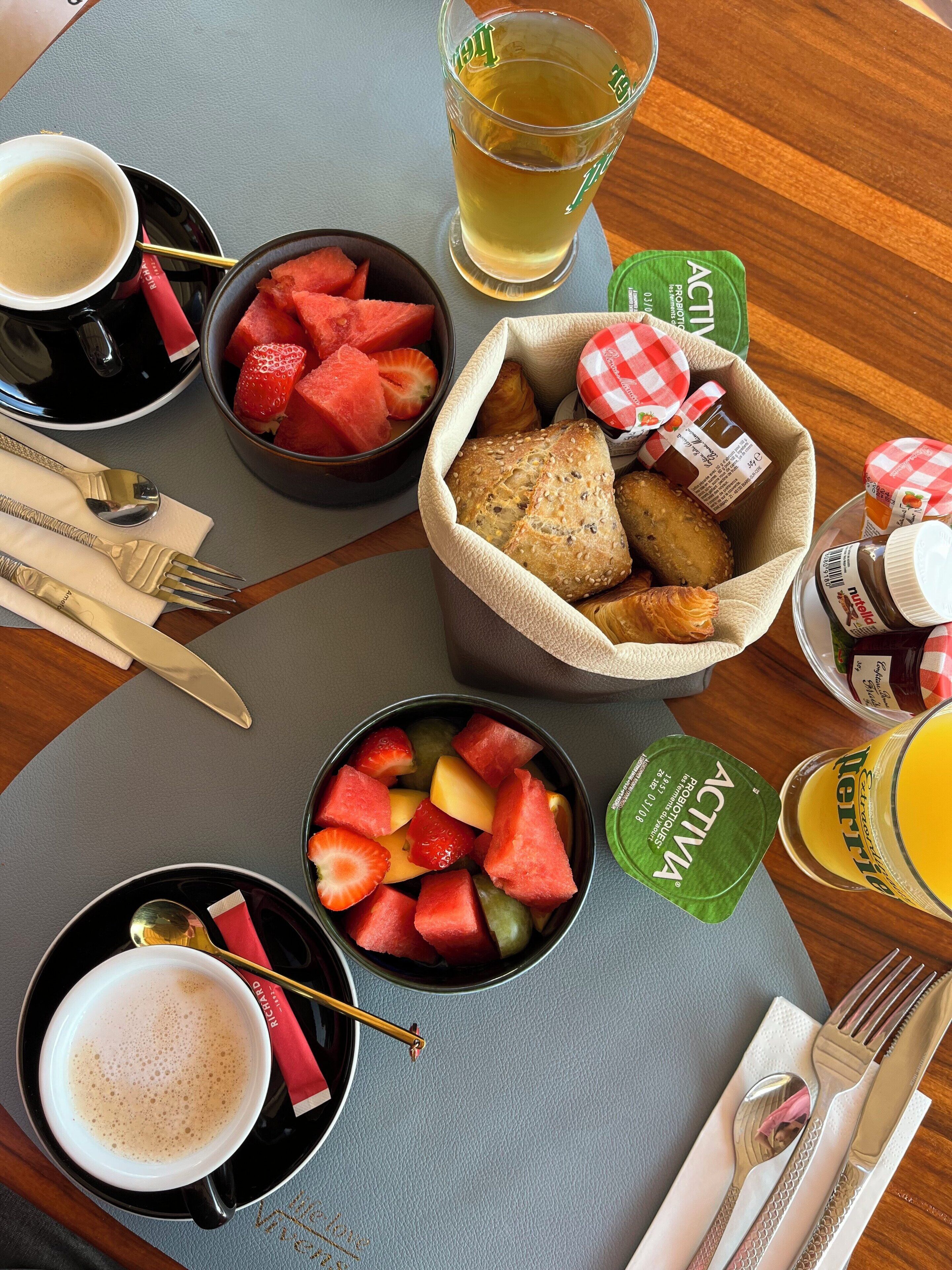 Se ofrece un desayuno a la carta (12 EUR por persona)