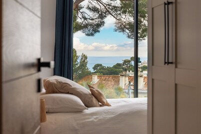 Luxurious 5-bedroom villa with WiFi, AC in Cassis, 8 minute walk from beaches