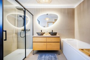 Shower, jetted tub, hair dryer, towels