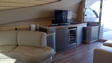 Smart-TV, DVD-Player, Stereoanlage