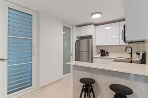 Mikrobølgeovn, ovn og kokeplater