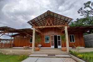 A wooden building with a covered porch and a door. - Punta Paraíso Oaxaca (Oaxaca)