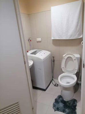 Hårtørrer, håndklæder, Sæbe, Toiletpapir