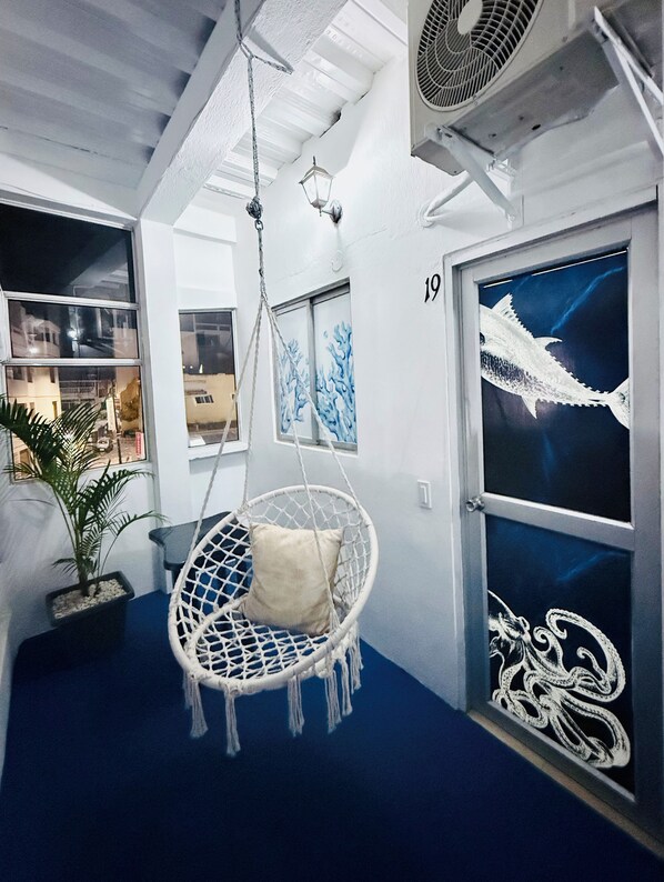 Kamar Double Standar, pemandangan laut | Balkon