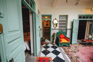 8 bedrooms, iron/ironing board, WiFi, bed sheets