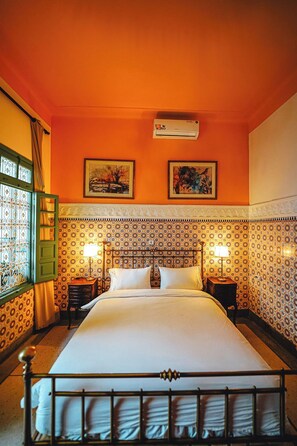 8 bedrooms, iron/ironing board, WiFi, bed sheets